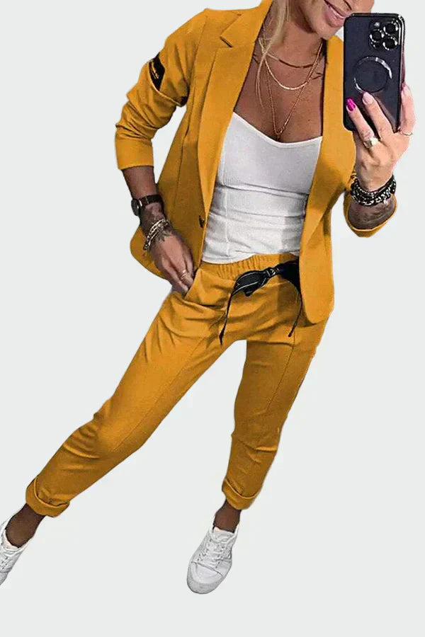 Rasti | Nepriekaištingai elegantiškas dviejų dalių kostiumo komplektas