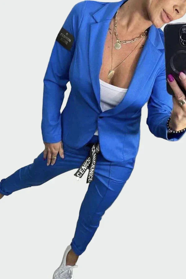 Rasti | Nepriekaištingai elegantiškas dviejų dalių kostiumo komplektas
