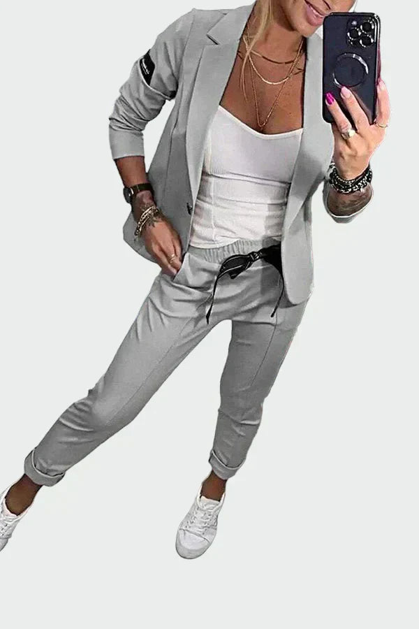 Rasti | Nepriekaištingai elegantiškas dviejų dalių kostiumo komplektas