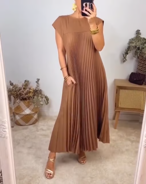 Sofija | Elegantiško kirpimo klostuota maxi suknelė