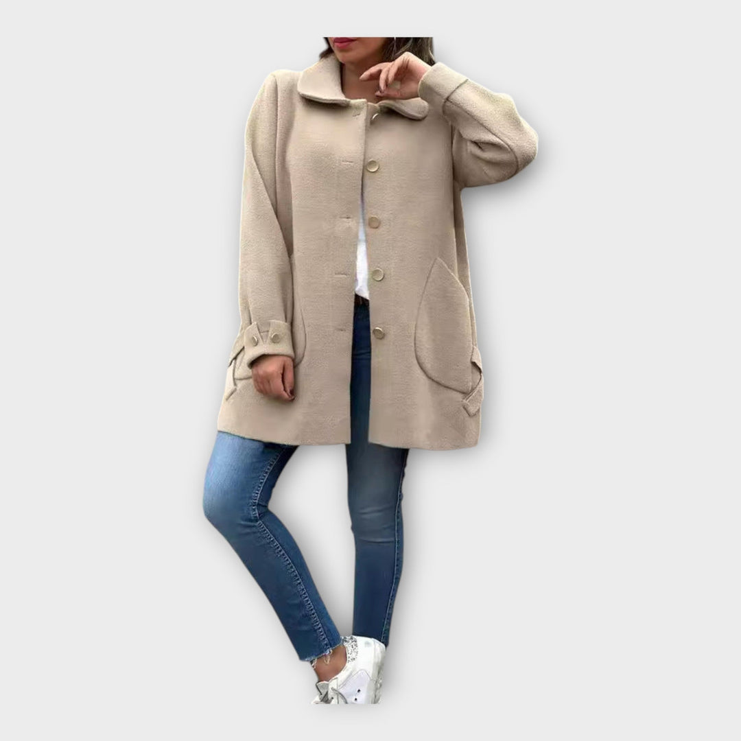 Greta | Ilgas paltas su klasikinėmis linijomis ir sagomis