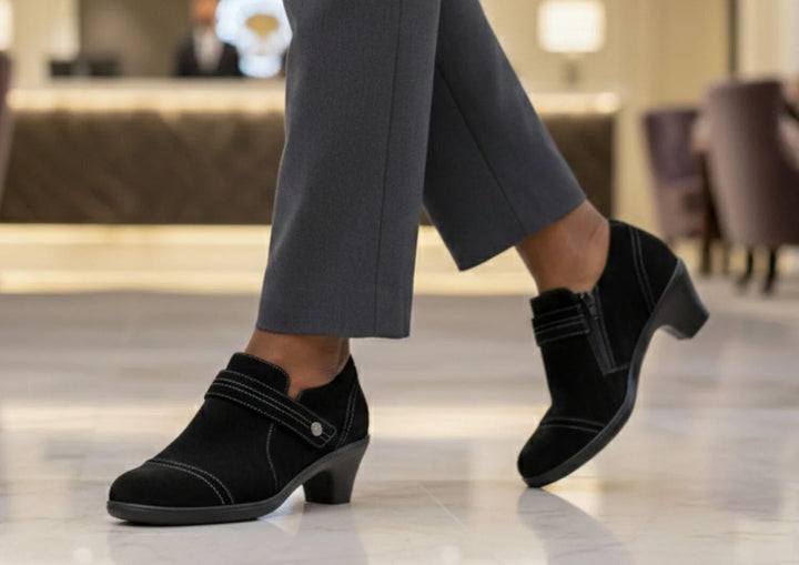 Ieva | Aksominė švelni elegancija giliai juodos spalvos