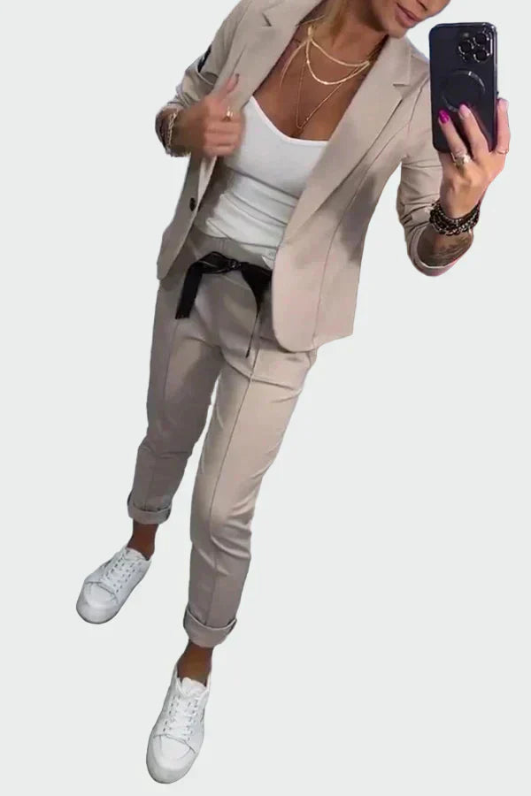 Rasti | Nepriekaištingai elegantiškas dviejų dalių kostiumo komplektas