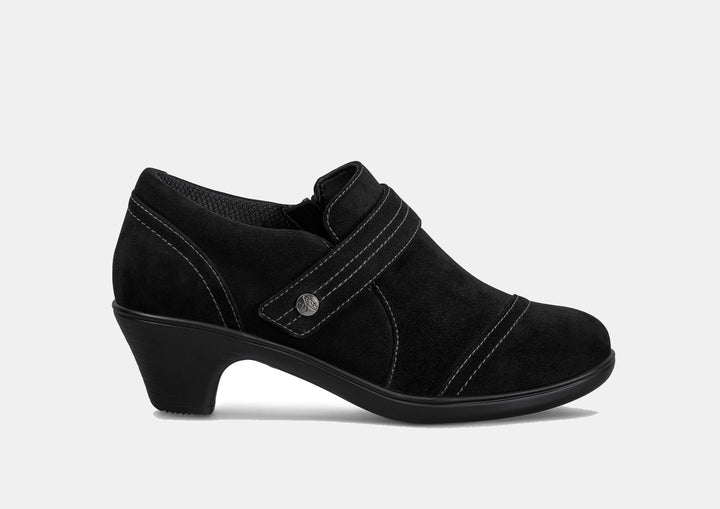 Ieva | Aksominė švelni elegancija giliai juodos spalvos