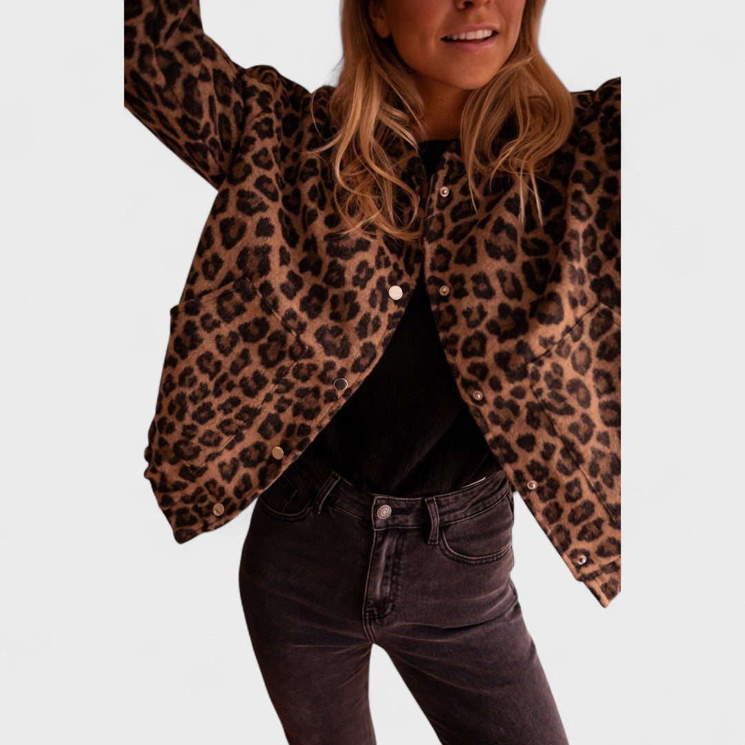 Rožinė | Madinga striukė leopardo raštais