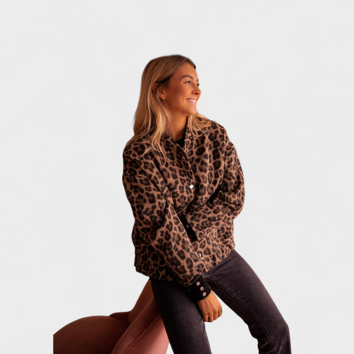 Rožinė | Madinga striukė leopardo raštais