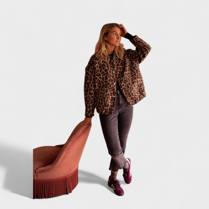 Rožinė | Madinga striukė leopardo raštais