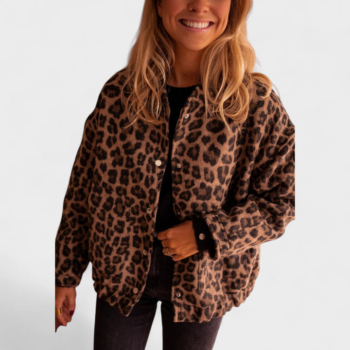Rožinė | Madinga striukė leopardo raštais