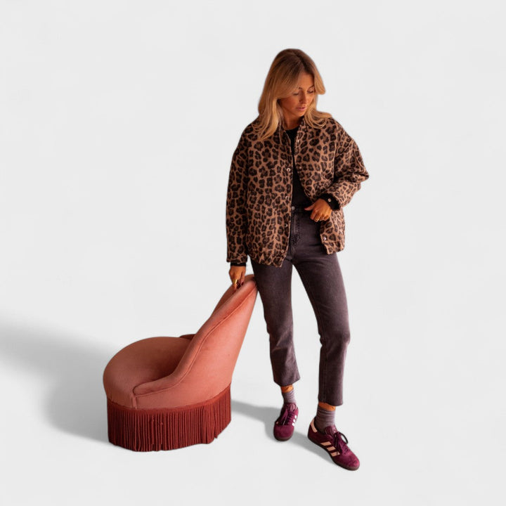 Rožinė | Madinga striukė leopardo raštais